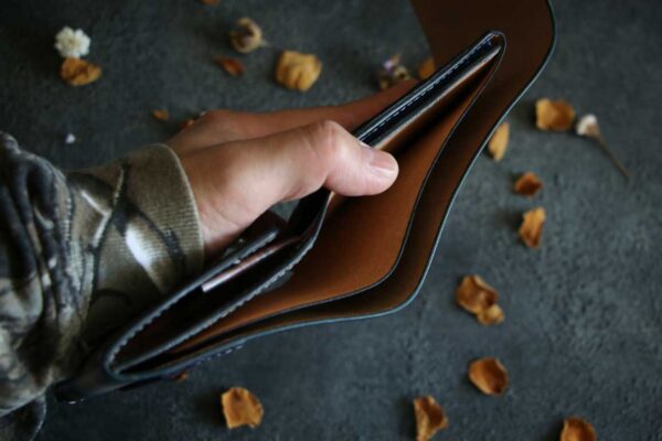 シルバーブラック革財布