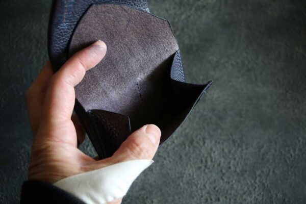 BELUGAベルーガレザーネイビーハーフウォレット