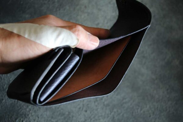 BELUGAベルーガレザーネイビーハーフウォレット