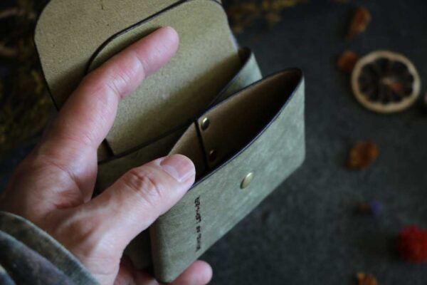 シームレススライド式名刺入れ