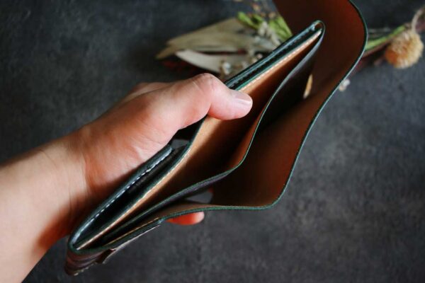 世界にひとつの黒とブラウンホワイトの手染めレザー二つ折り財布