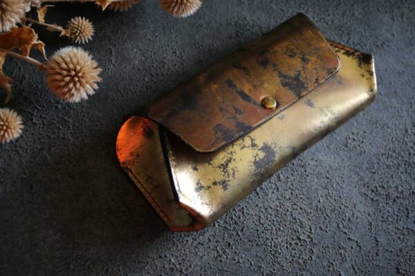 金箔アンティークゴールドとブラックのヴィンテージ模様が魅力のThe Coron Pencilcase