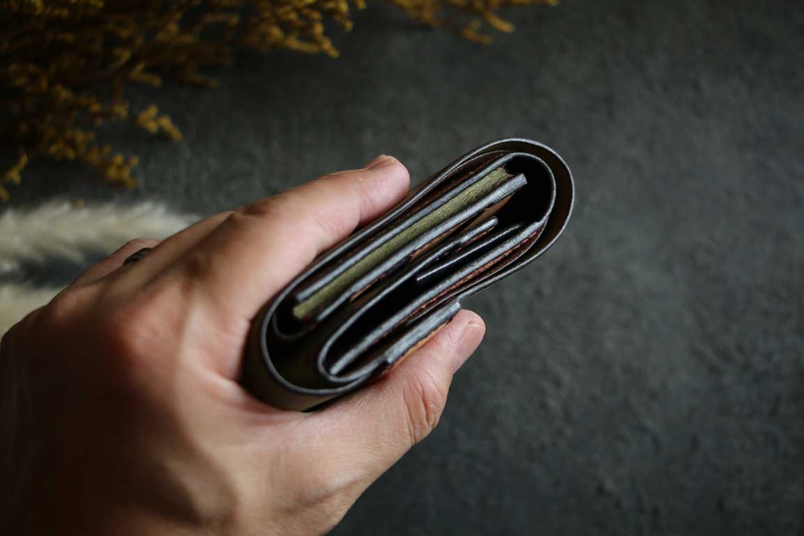 スキモレザー装飾マヤレザー折財布