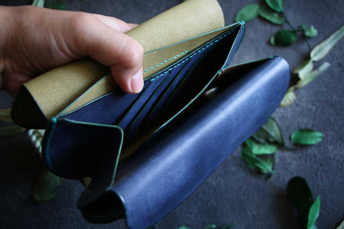 エイ革インレイ個性的長財布