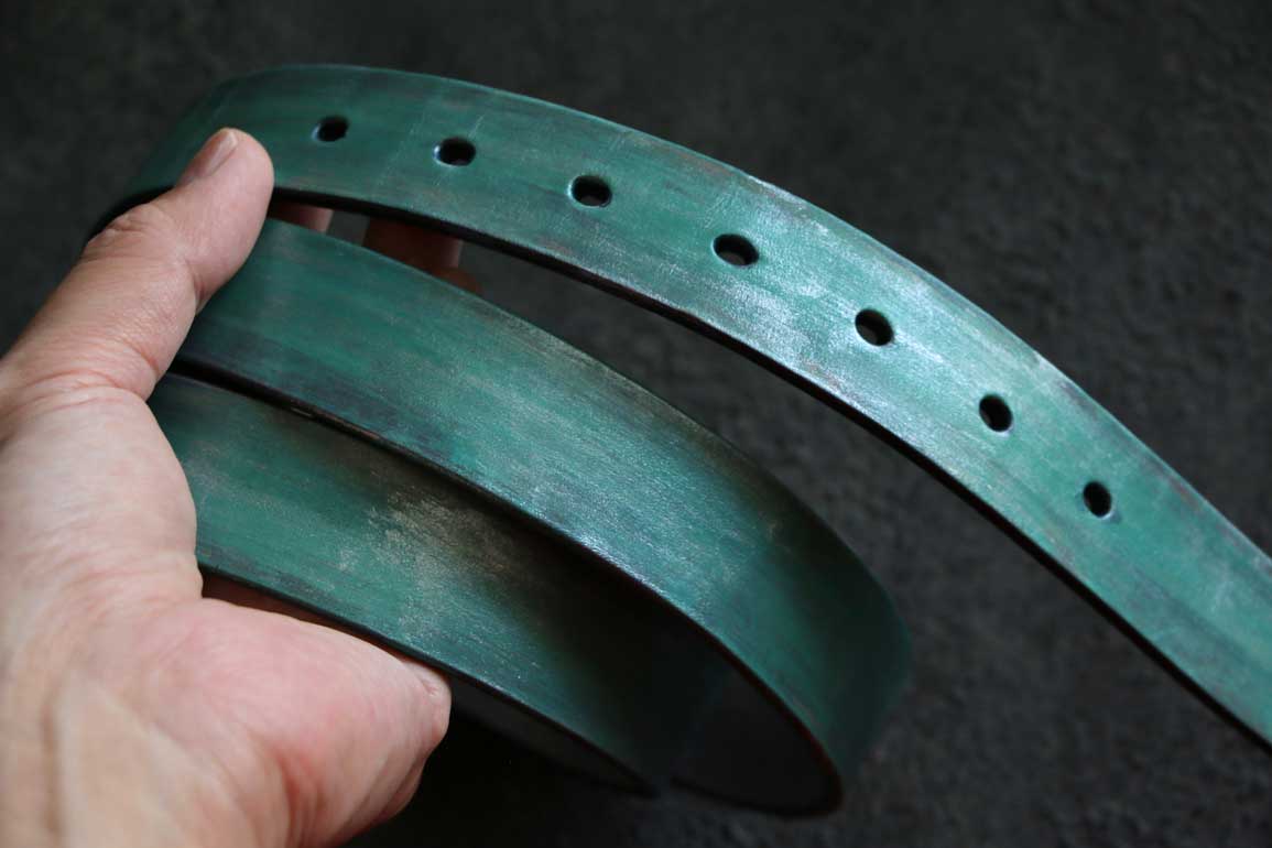 エメラルドグリーン染色真鍮金具レザーベルト