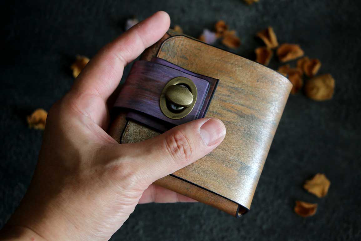 ヒネリ金具コンパクトウォレット