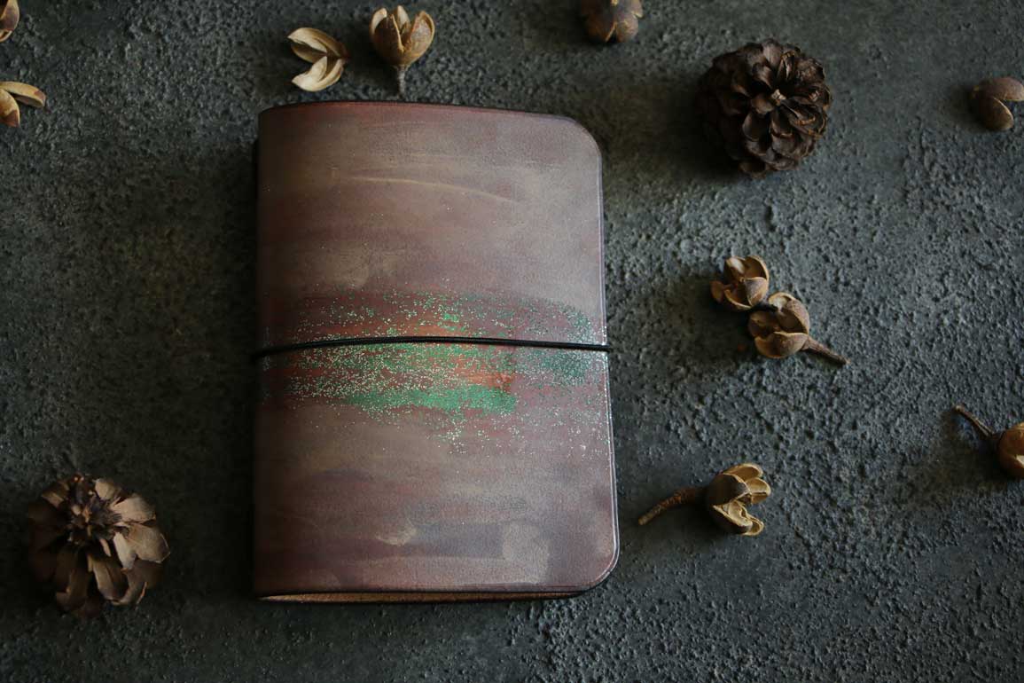 個性的染色レザートラベラーズノートカバーパスポートサイズ