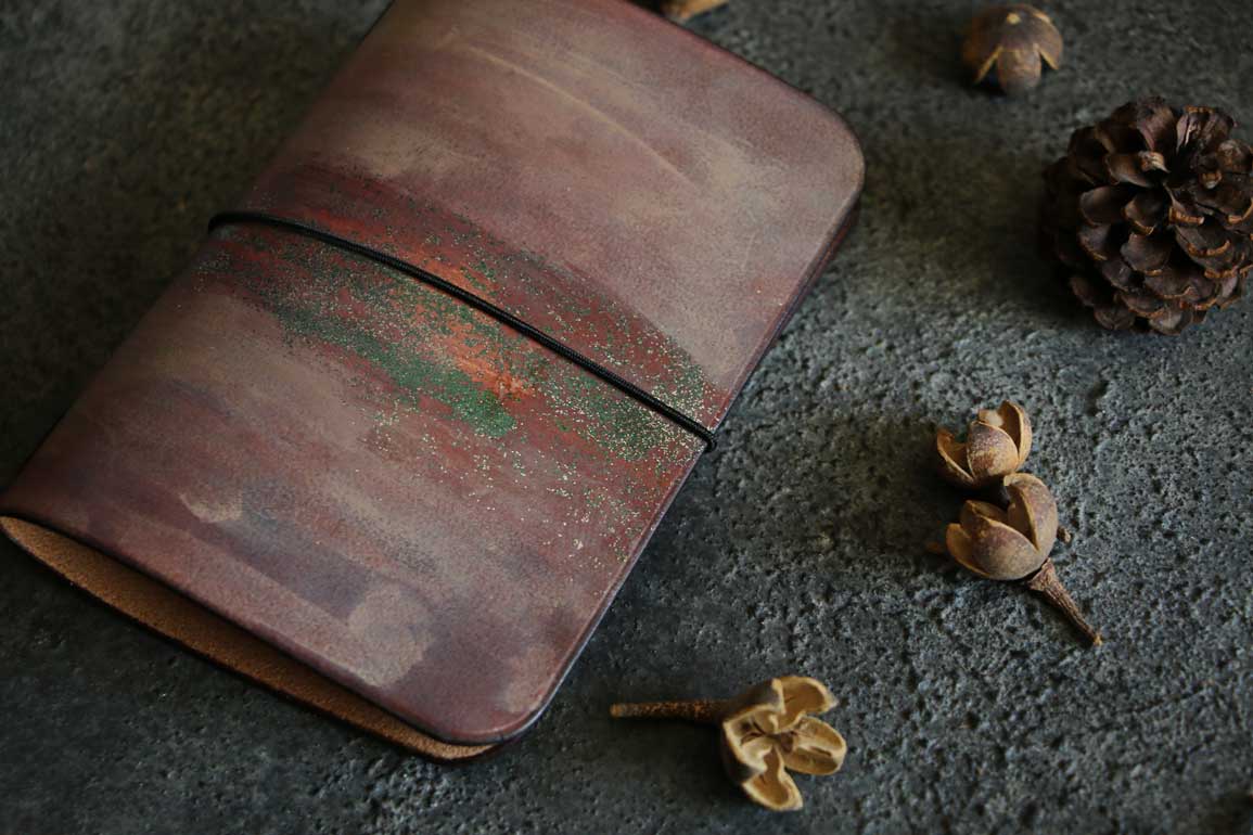 個性的染色レザートラベラーズノートカバーパスポートサイズ