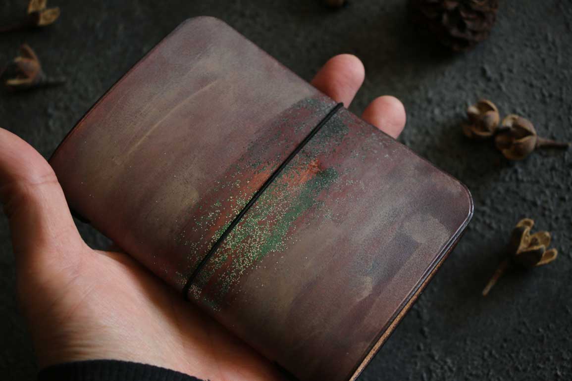 個性的染色レザートラベラーズノートカバーパスポートサイズ