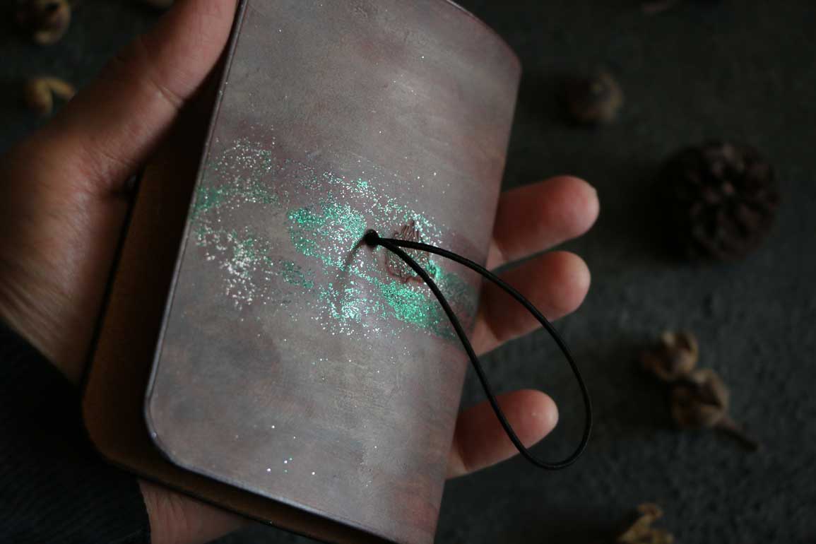 個性的染色レザートラベラーズノートカバーパスポートサイズ