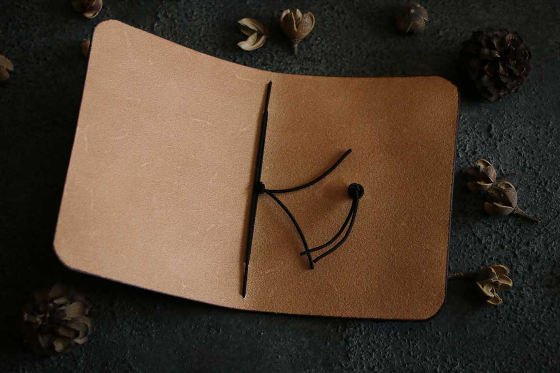 個性的染色レザートラベラーズノートカバーパスポートサイズ