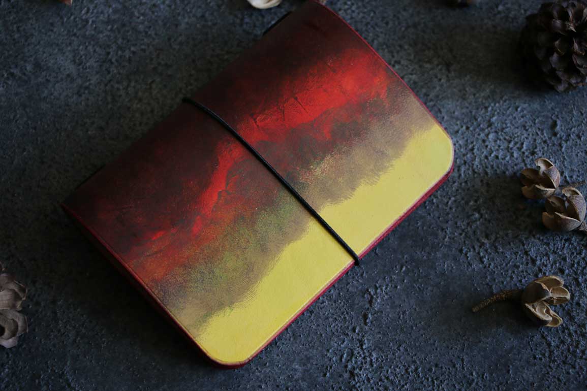 個性的染色レザートラベラーズノートカバーパスポートサイズ