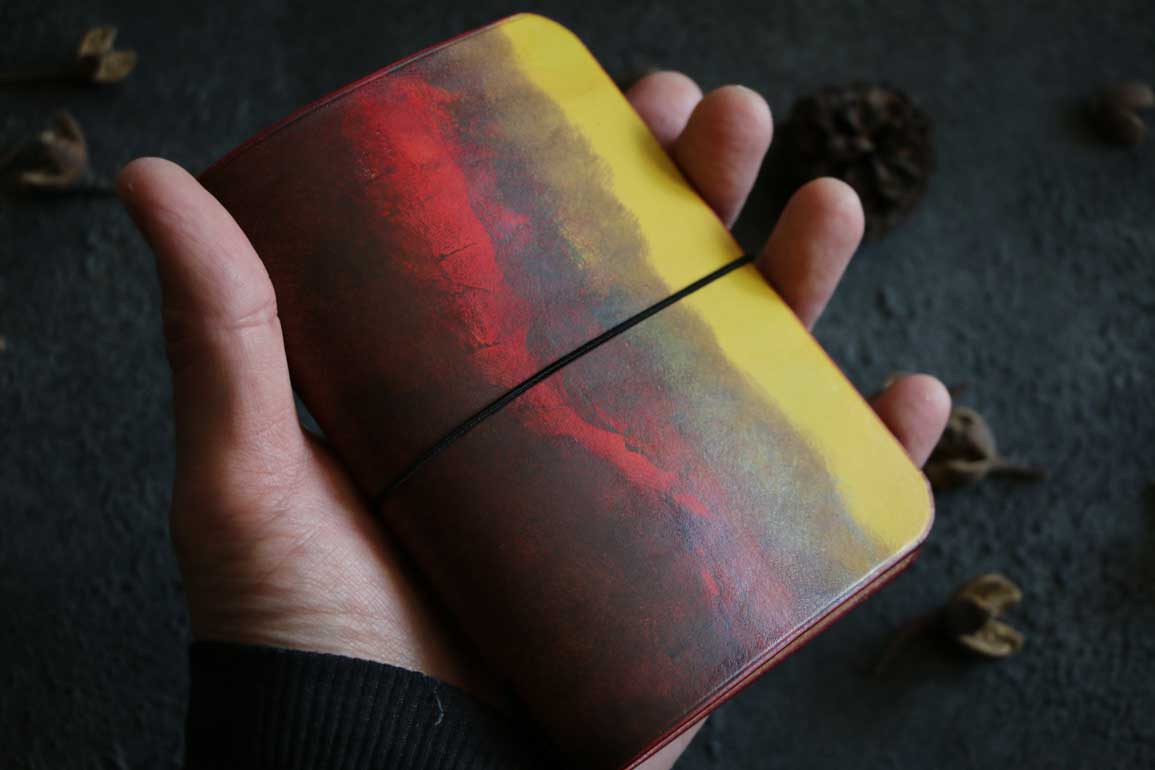 個性的染色レザートラベラーズノートカバーパスポートサイズ