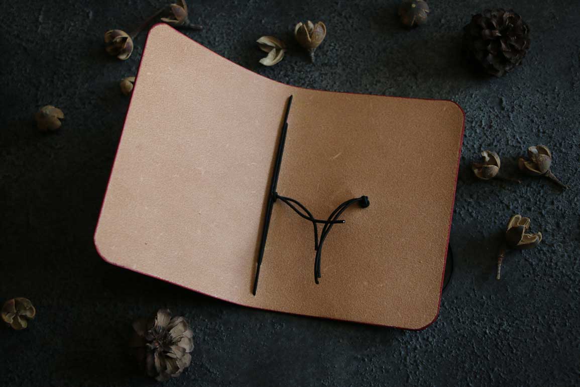 個性的染色レザートラベラーズノートカバーパスポートサイズ