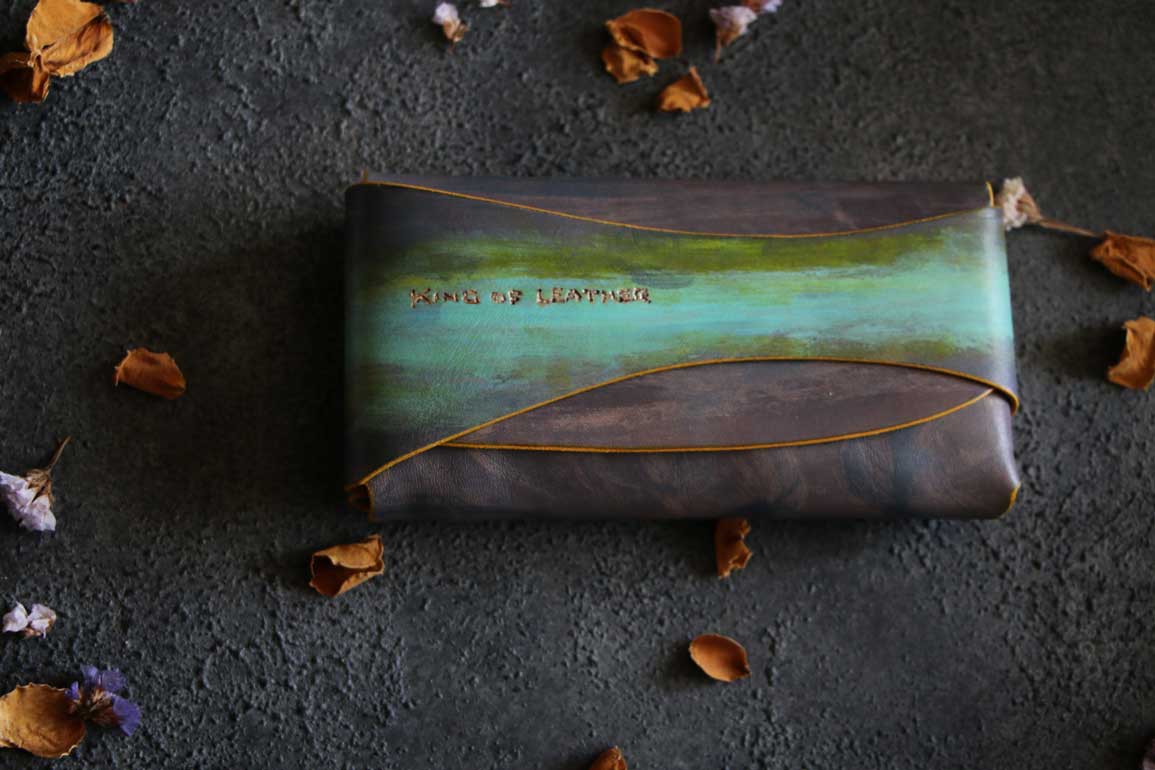 金具を使わない個性的革財布