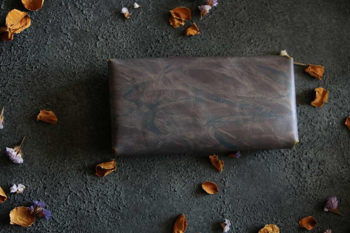 金具を使わない個性的革財布