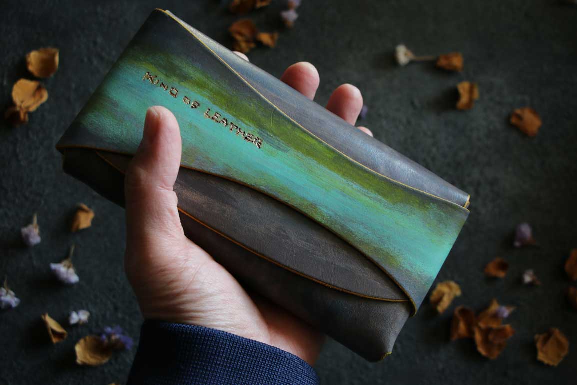 金具を使わない個性的革財布