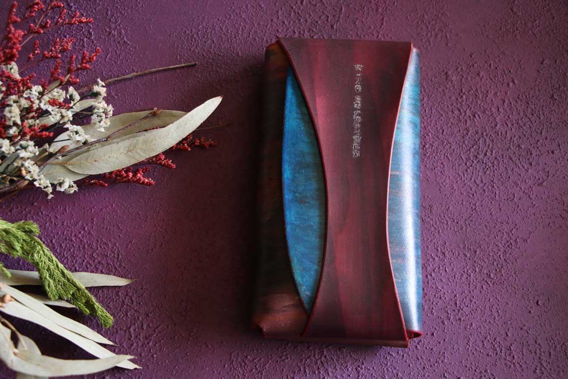 金具を使わない個性的革財布