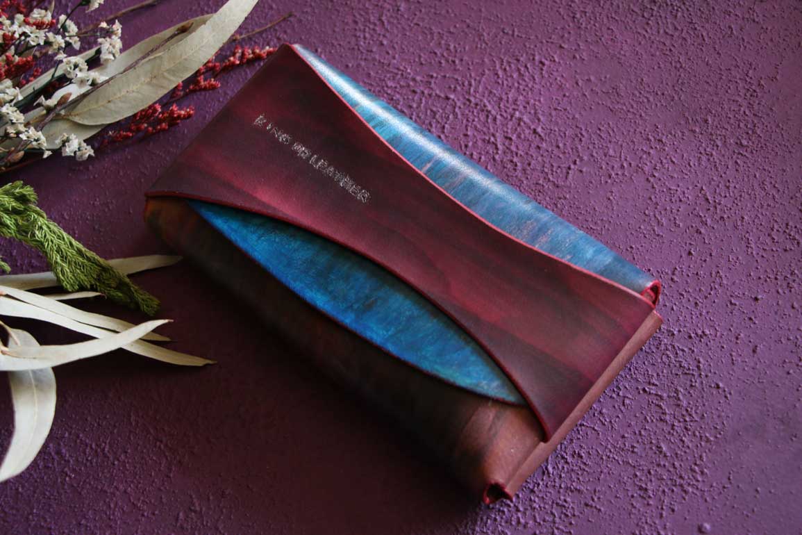 金具を使わない個性的革財布