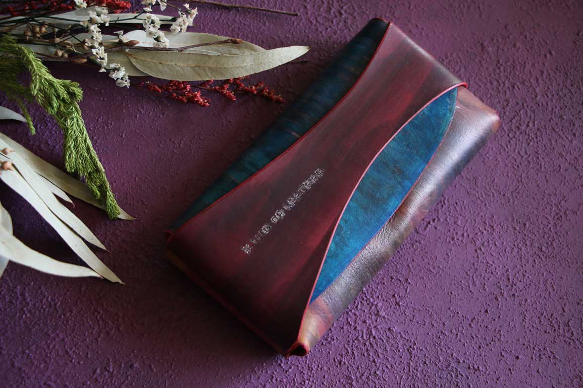 金具を使わない個性的革財布