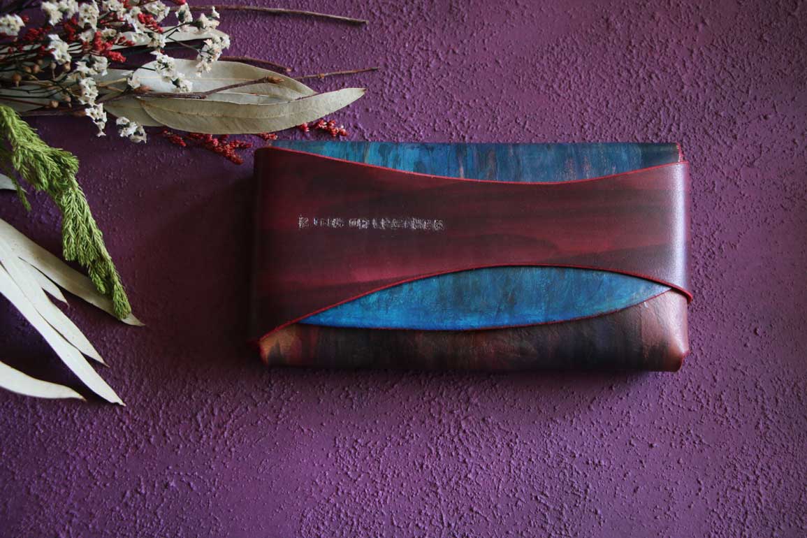 金具を使わない個性的革財布