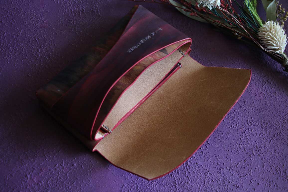 金具を使わない個性的革財布