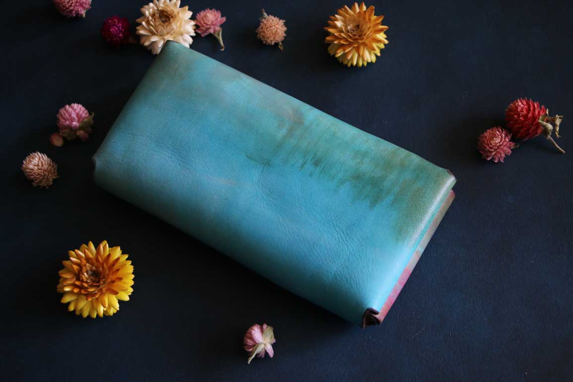 金具を使わない個性的革財布