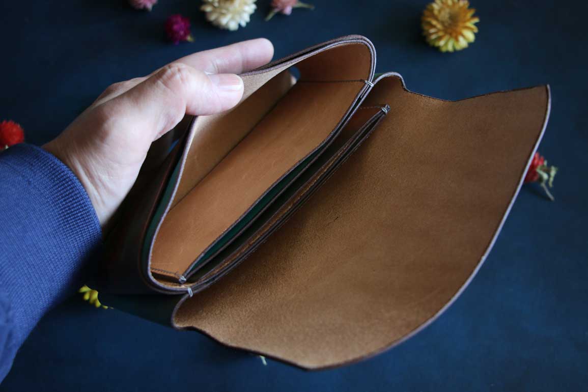 金具を使わない個性的革財布