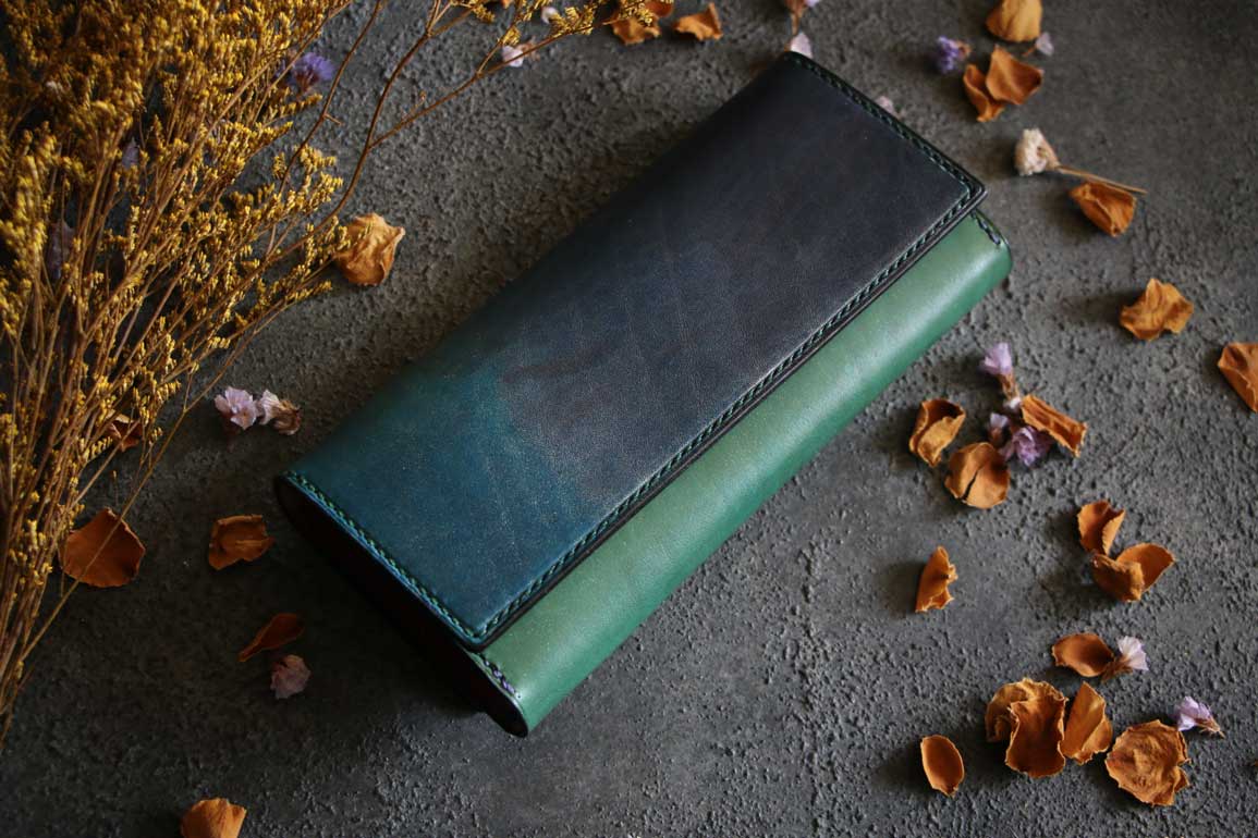 金具を使わないレザーロングウォレット