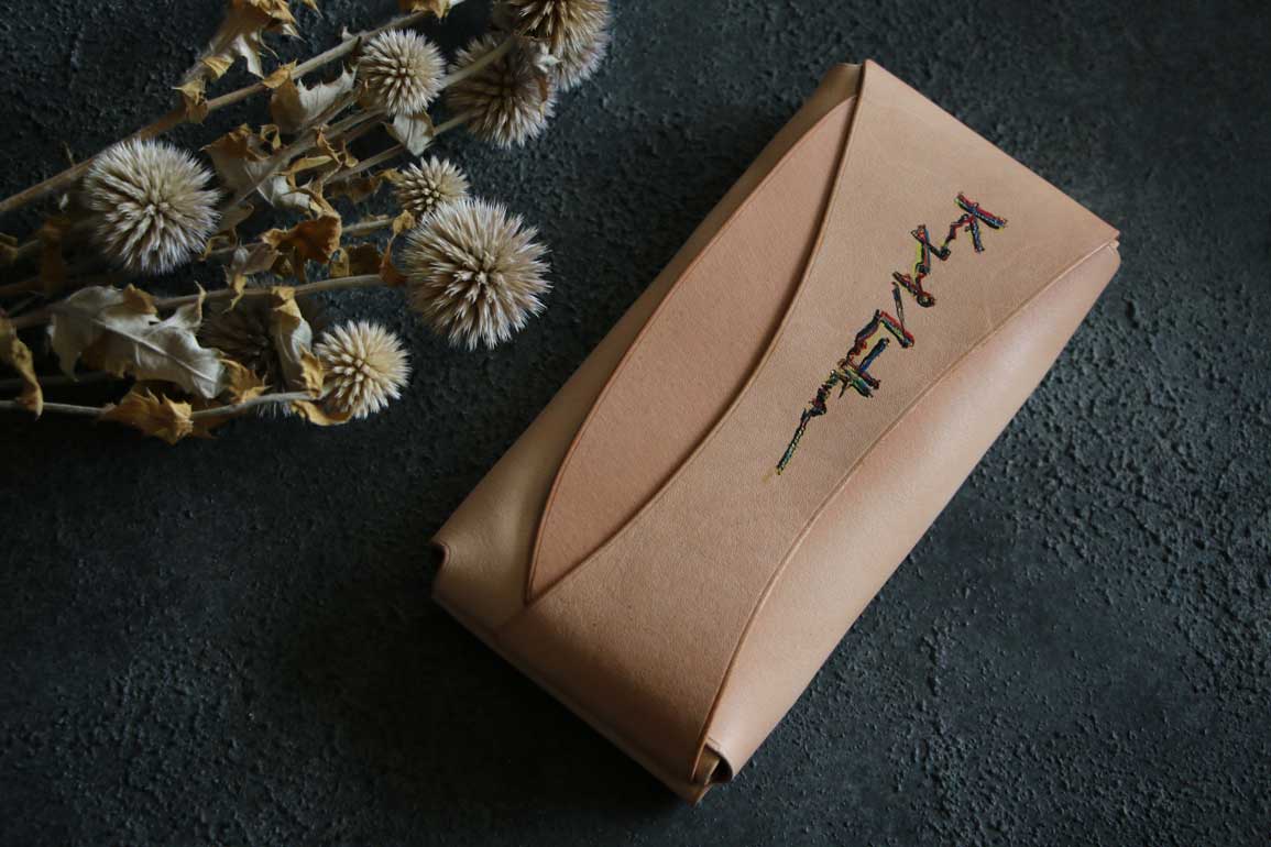 金具を使わない個性的革財布