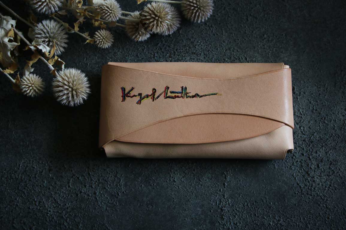 金具を使わない個性的革財布