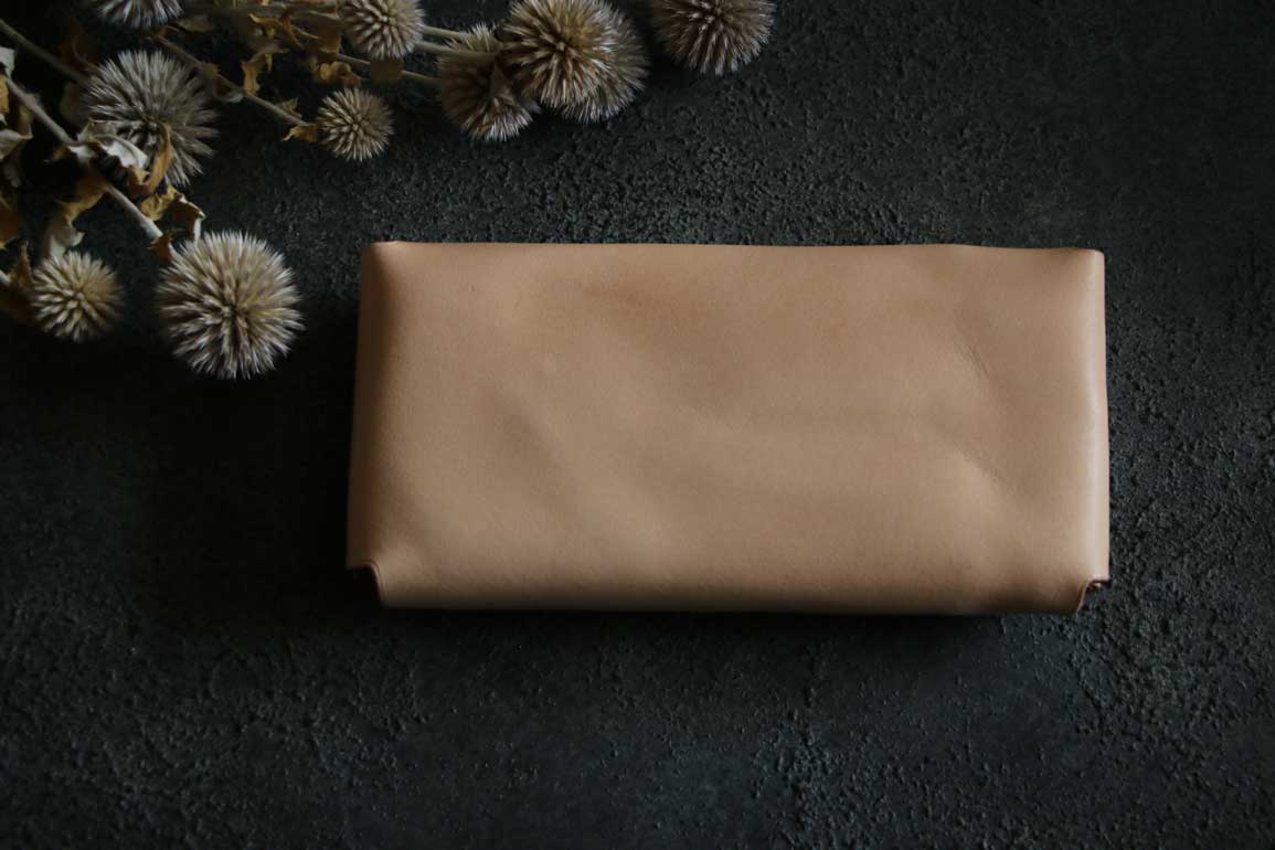 金具を使わない個性的革財布