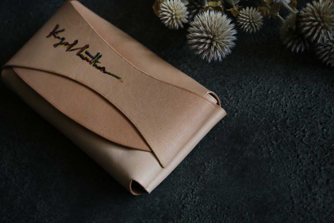 金具を使わない個性的革財布