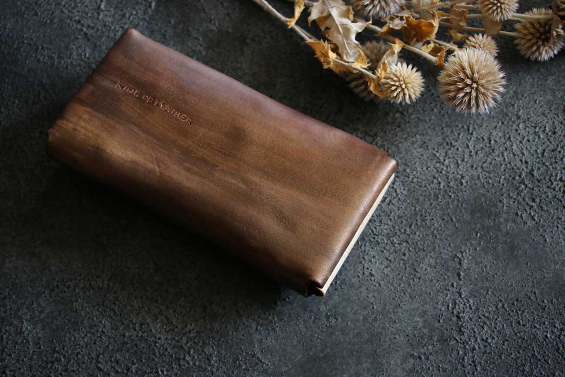 金具を使わない個性的革財布