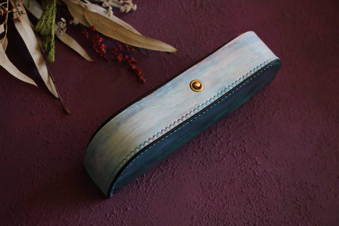 大容量立体レザーペンケース