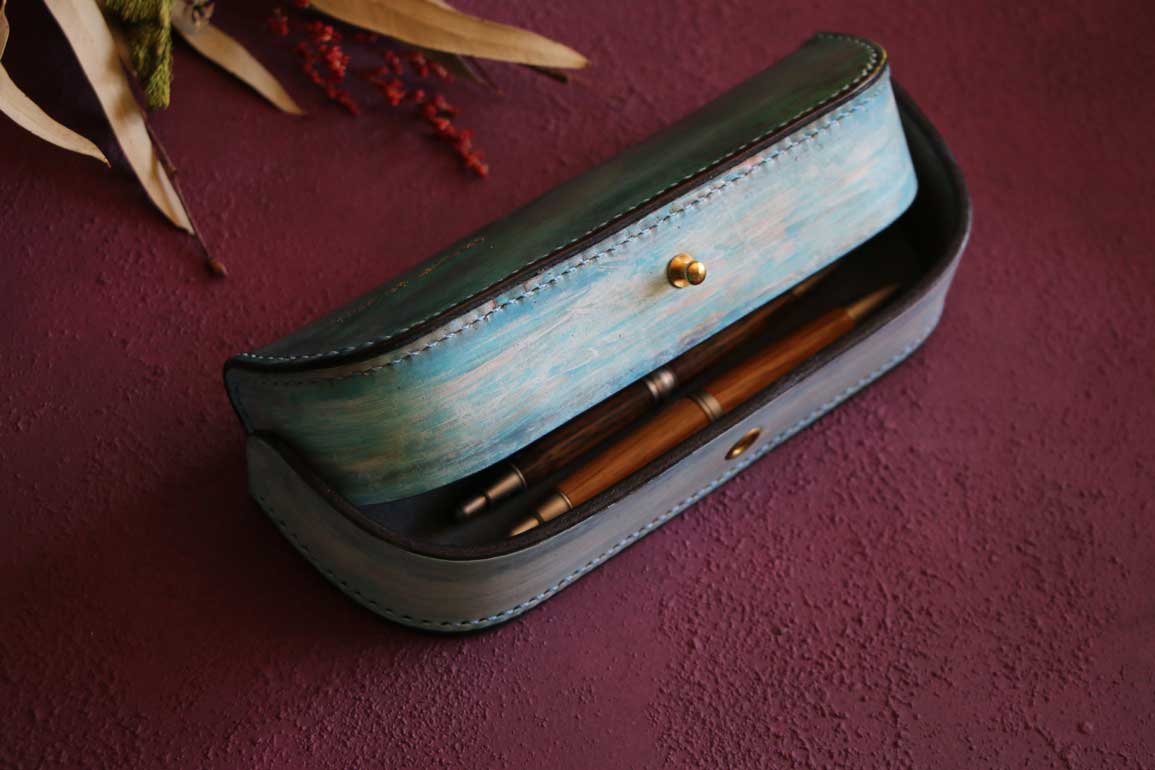 大容量立体レザーペンケース