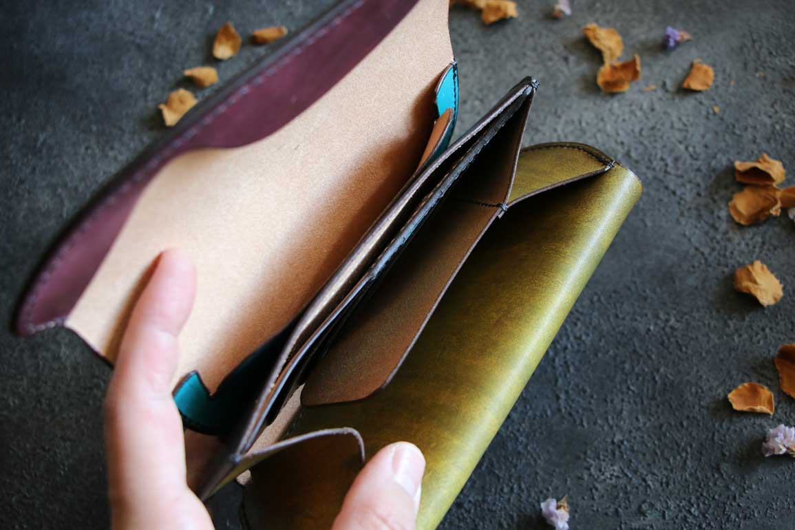 金具を使わない革ホックロングウォレット