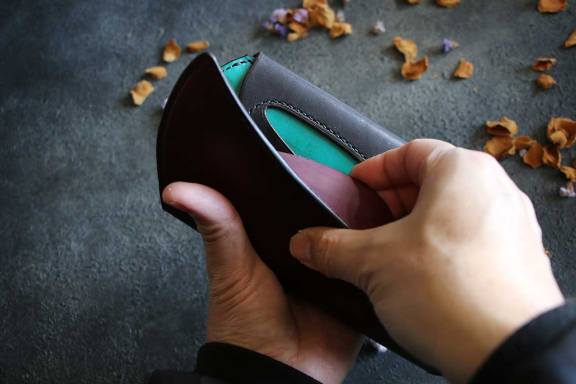 金具を使わない革ホックロングウォレット