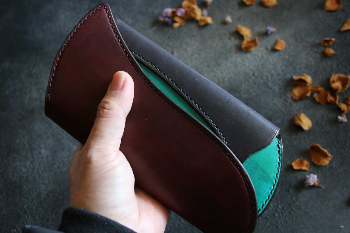 金具を使わない革ホックロングウォレット