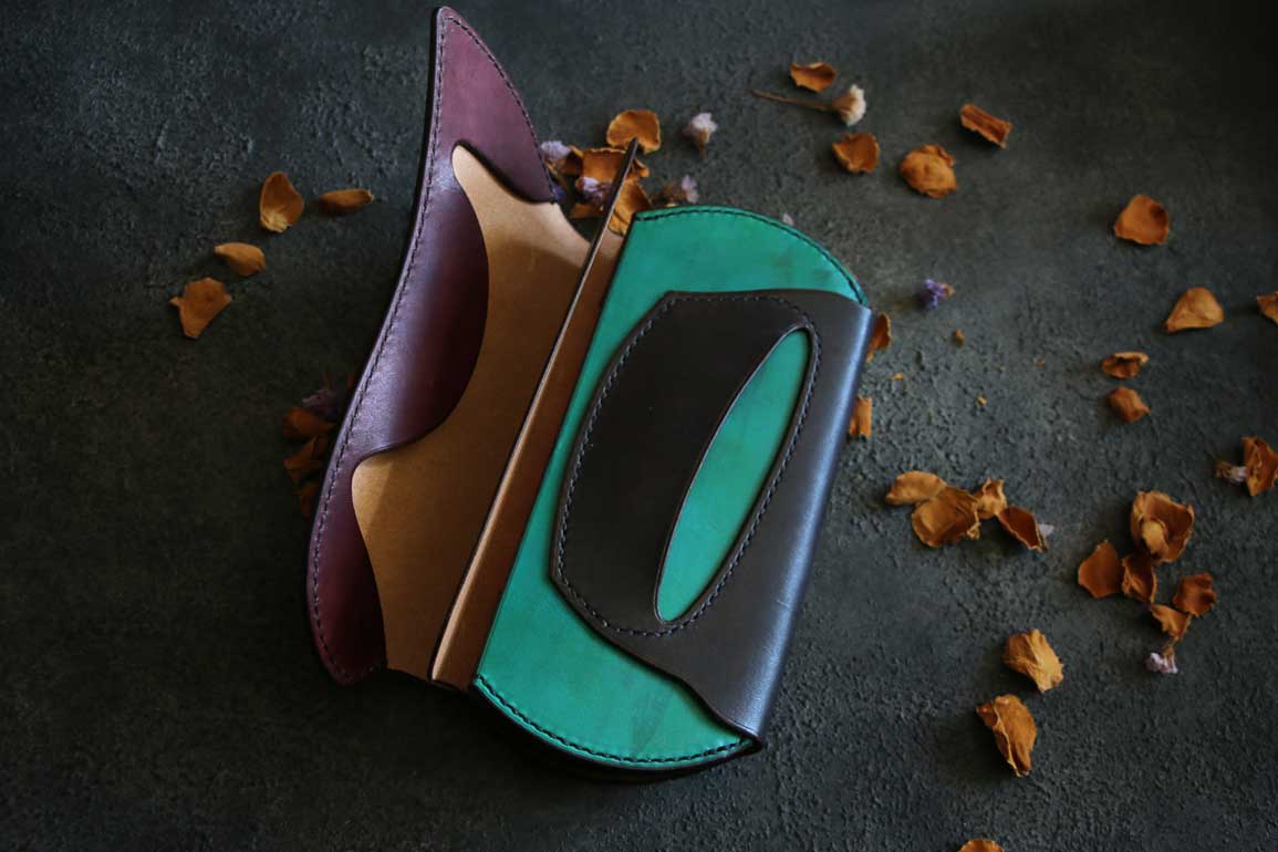 金具を使わない革ホックロングウォレット