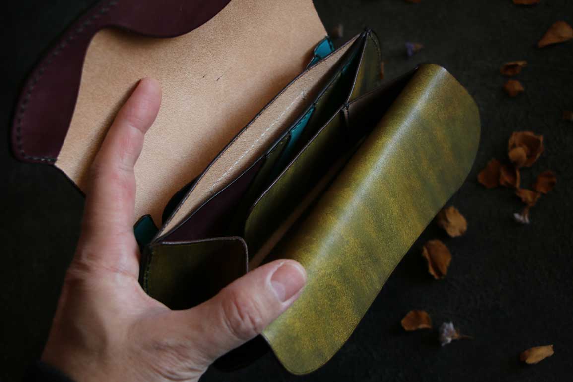 金具を使わない革ホックロングウォレット