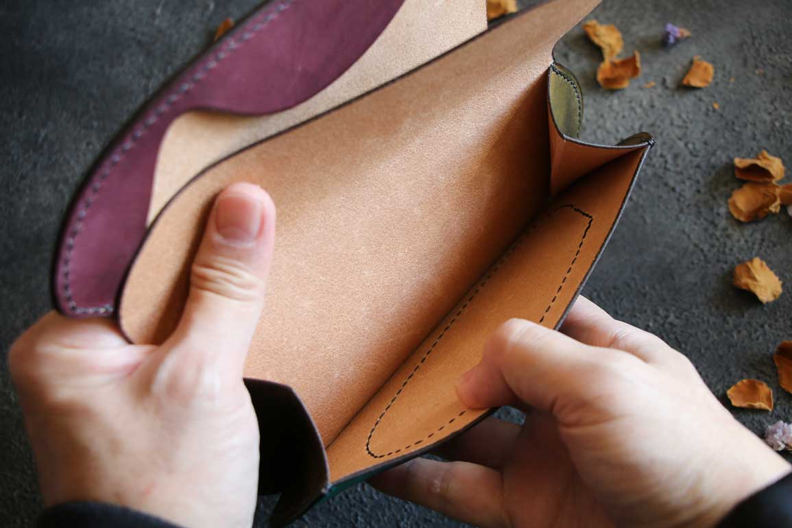 金具を使わない革ホックロングウォレット