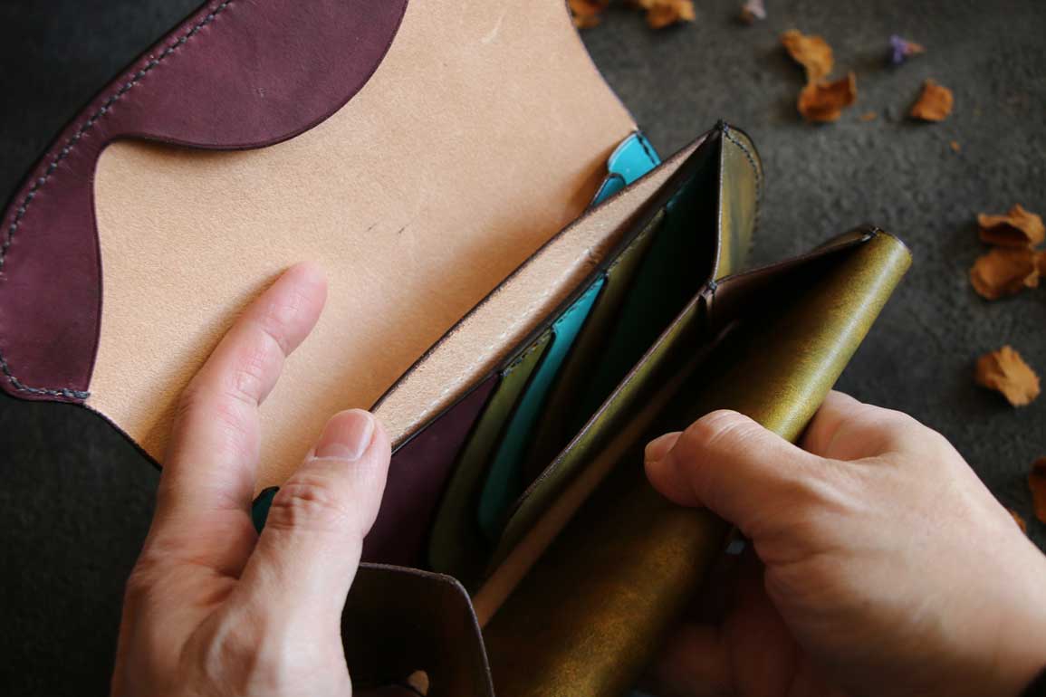 金具を使わない革ホックロングウォレット