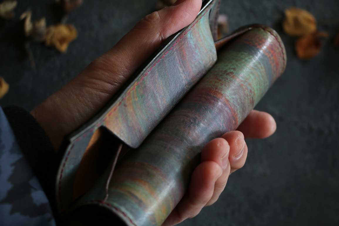 革のみでできたロールバトンペンケース