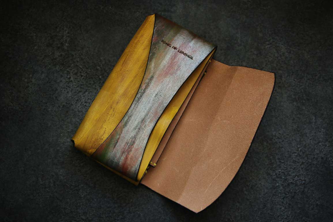 金具を使用しないコンパクト長財布