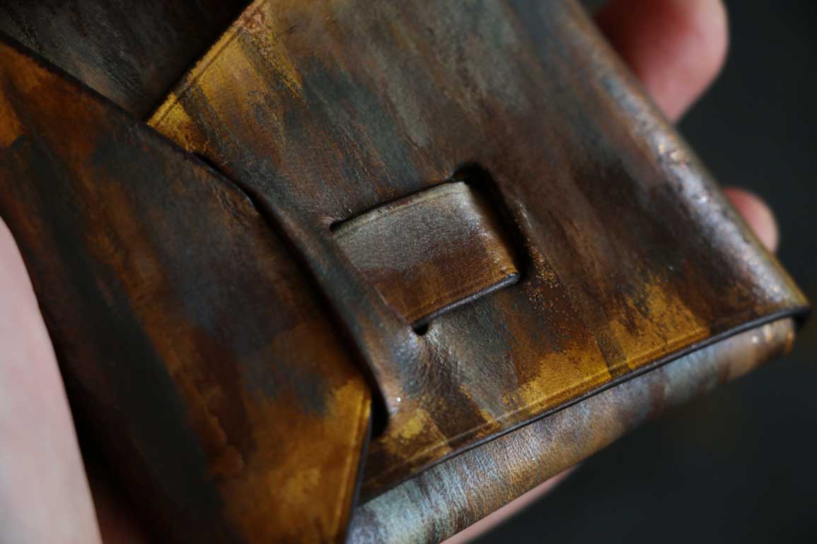 縫わないシームレスレザーコインケース