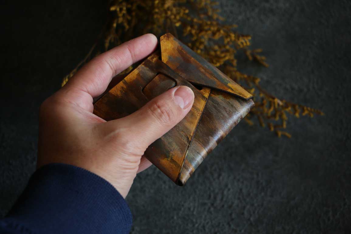 縫わないシームレスレザーコインケース