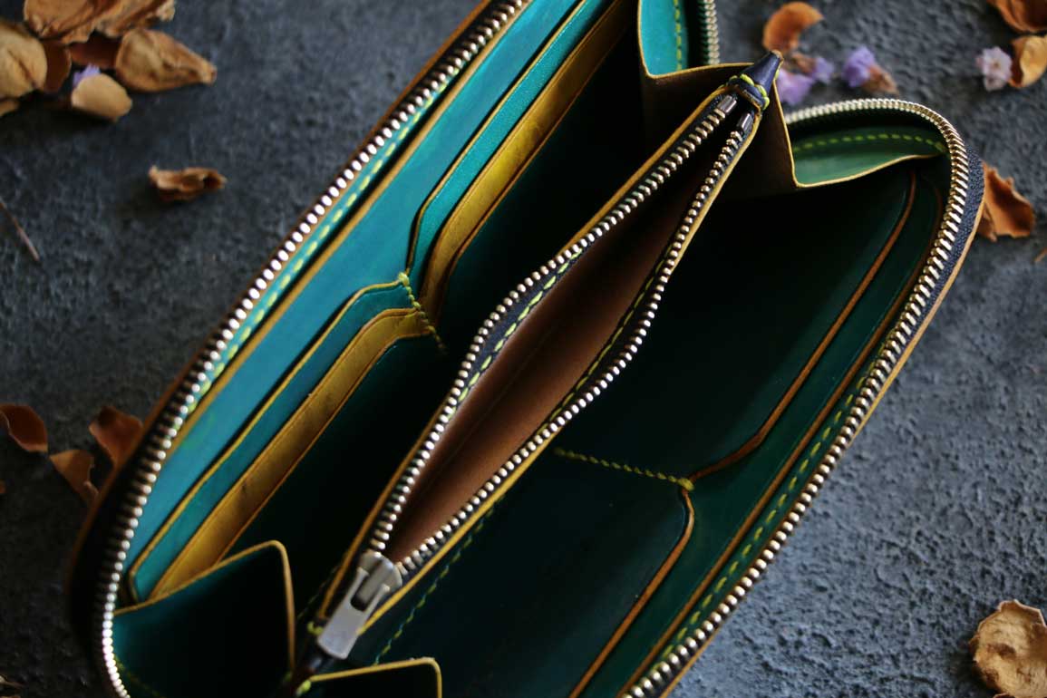 イエローストーンのようなレザーラウンドファスナーウォレット