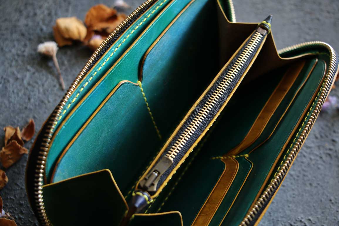 イエローストーンのようなレザーラウンドファスナーウォレット