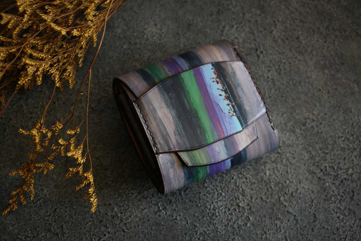 個性的染色ハーフウォレット